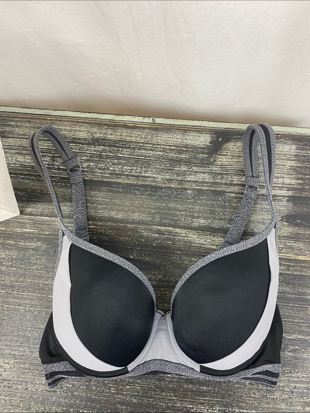 On Gossamer Gray & Black Contour Underwire Sport Athletic Bra 32C